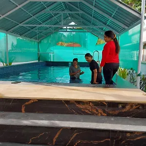Johnson's With Pool & Ecohouseboat ***** Alappuzha